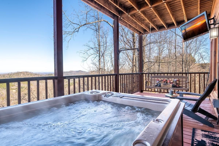 Outdoor spa tub 2, Smokey's Hideaway, Sevier