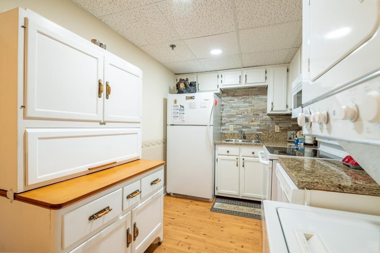 Private kitchen 5, The Bears Den, Sevier