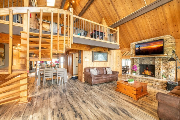 Living area 4, The Top, Sevier
