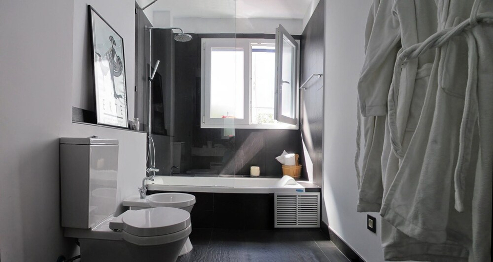 Bathroom 3, B and B Casa Alfareria 59, Sevilla