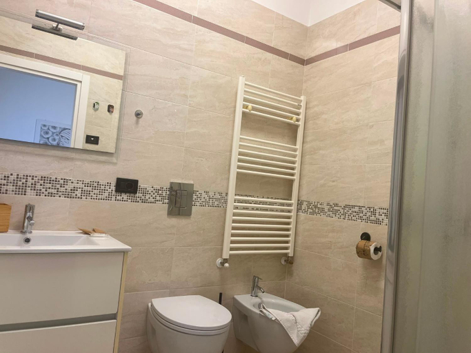 Bathroom 2, Casa 2019, Matera