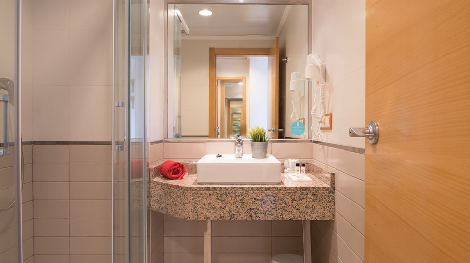 Bathroom 5, Hotel Coral Beach by MIJ, Baleares