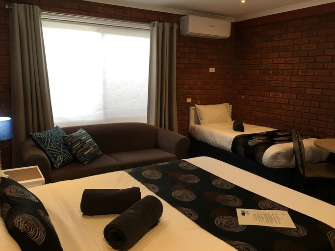 Bedroom 2, Melton Motor Inn & Apartments, Melton Bal