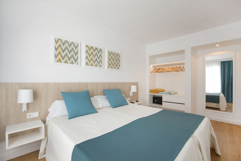 Bedroom 3, Cabot Hobby Club Apartments, Baleares