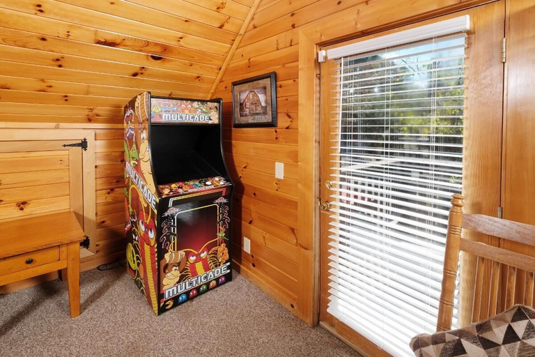 Game room 5, Smoky Mountain Jewel Unit 2, Sevier