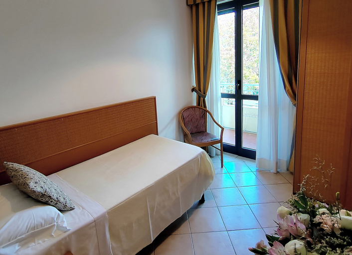 Bedroom 3, Hotel Acapulco, Lucca
