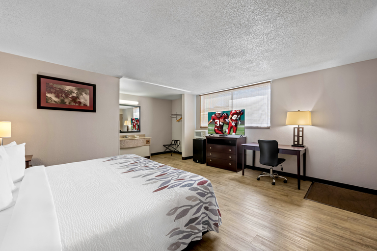 Bedroom 2, Red Roof Inn Abingdon, Washington
