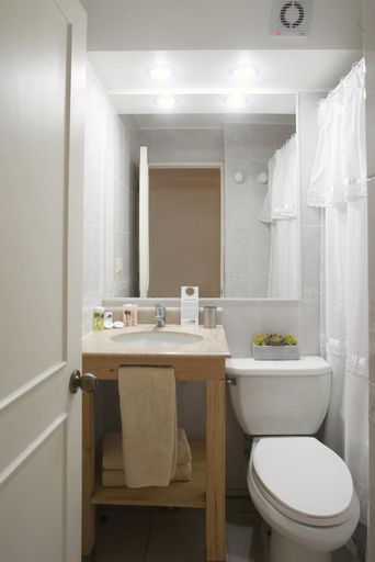 Bathroom 3, MR Mar Suites, Valparaíso