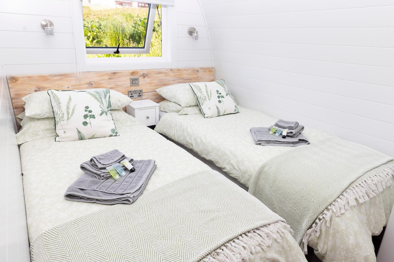 Bedroom, Byrnside Lodge & NEW HOT TUB, Highland