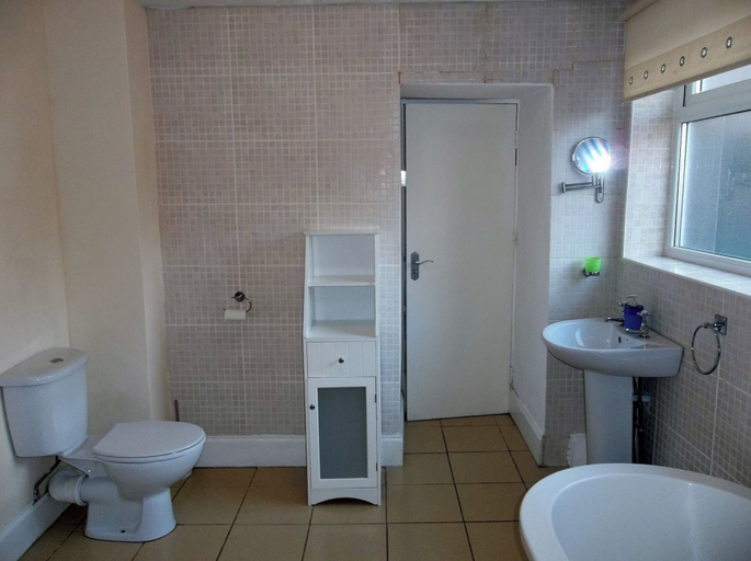 Bathroom 3, Private 2 bed Flat Sunderland City Centre, Sunderland