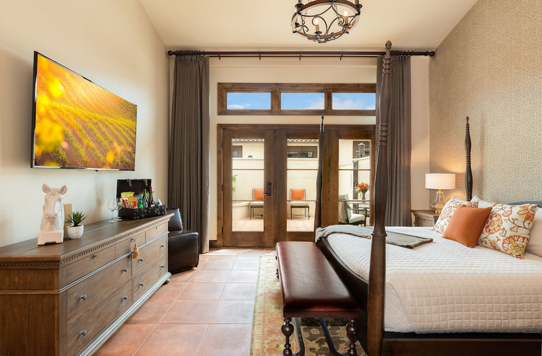 Bedroom 2, Europa Village Wineries and Resort, Riverside