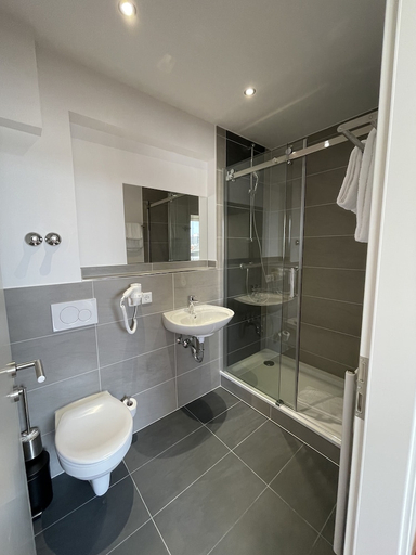 Bathroom 3, Hotel Palm Premium - Hotel & Apartments, Düsseldorf