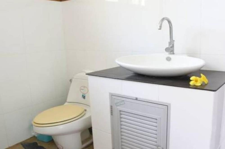 Bathroom, Khanom Sunrise Beach Hotel, Khanom