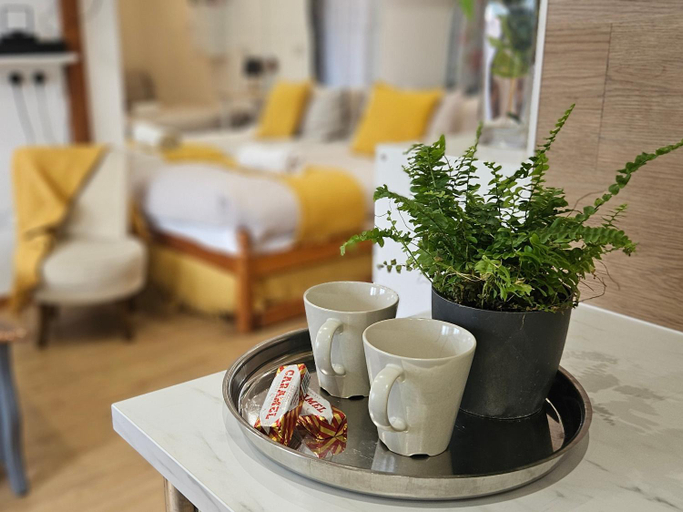 Others 5, Studio apartment, TV, WiFi Kitchen Parking, Wembley Elizabeth Line, London