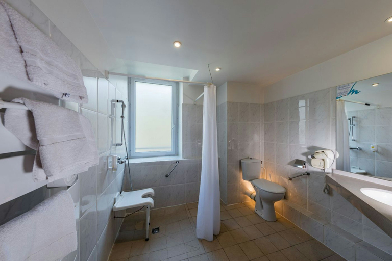Bathroom 4, Noemys Neris Montlucon, Allier
