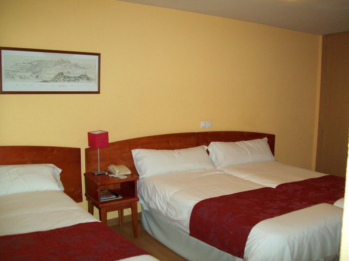 Bedroom 3, Hostal Restaurante Puerta Del Alcazar, Ávila