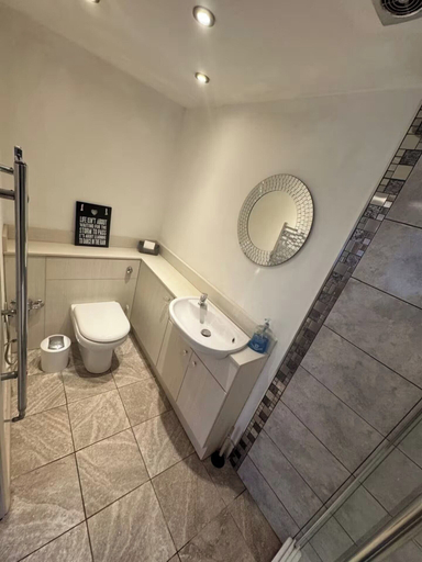 Bathroom 2, Studio Sleeps 2 With Parking, Derby