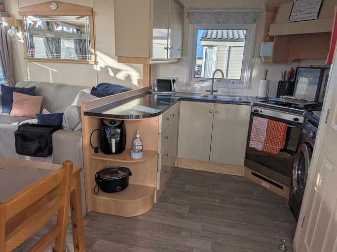Private kitchen 3, 3-bed Caravan - Sleeps 6 With Balcony and Parking, Lincolnshire