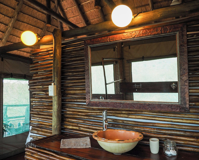 Bathroom 4, Muweti Bush Lodge, Mopani
