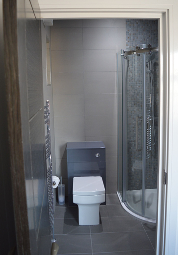 Bathroom 5, Q8 Boutique Hotel, Portsmouth