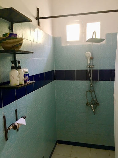 Bathroom 3, Driftwood Beach Lodge, Kusini