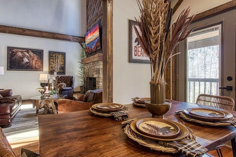 Dining, The Cub House, Sevier
