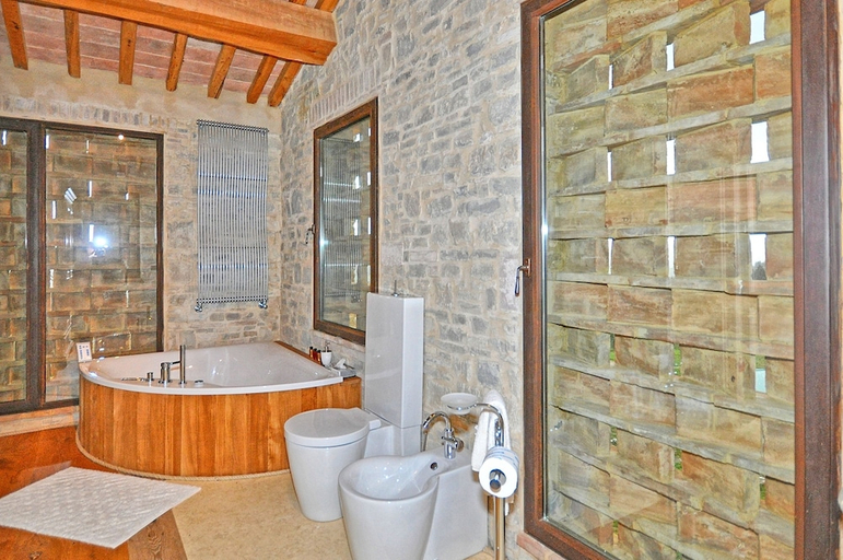Bathroom 4, Villa Ferdinando, Siena