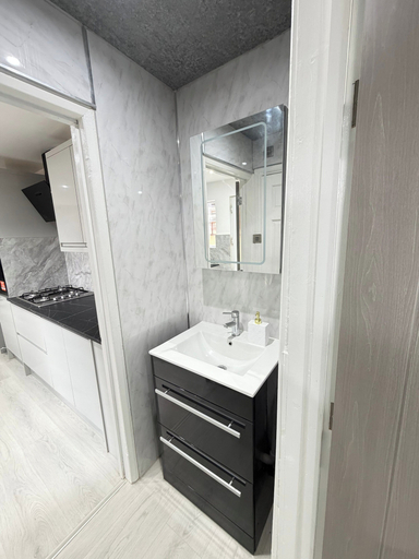Bathroom 5, Contractor Friendly 3 Bed House Long Stays Fast Wi-fi & Parking, Bedfordshire