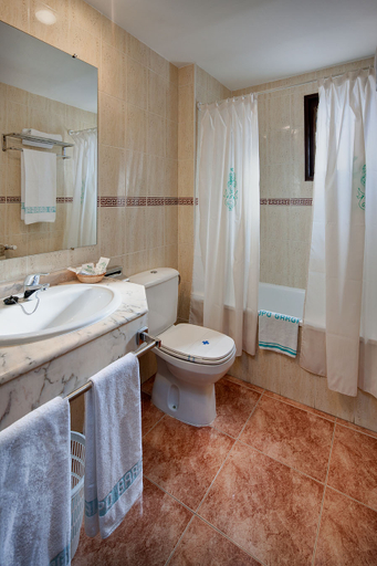 Bathroom 4, Hotel Mora, Teruel