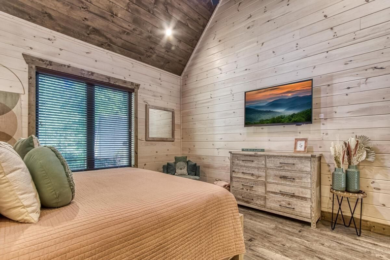 Room 4, Stonehouse Ridge, Sevier