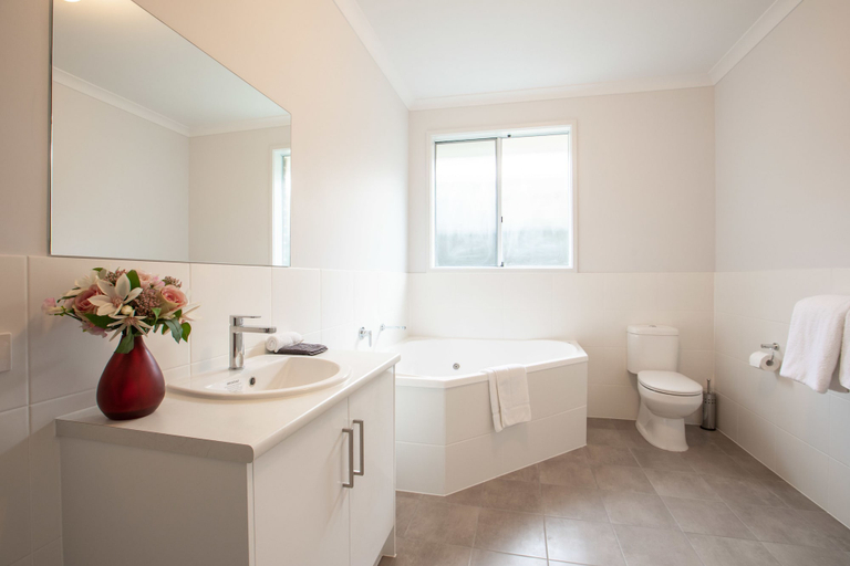 Bathroom 3, Discovery Resorts - McCracken Country Club, Victor Harbor