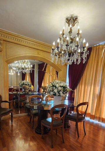 Food & Drinks, Holiday Home Suites, Beirut