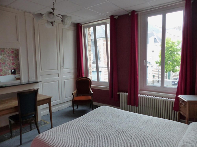 Others 3, Hotel Victor Hugo, Somme