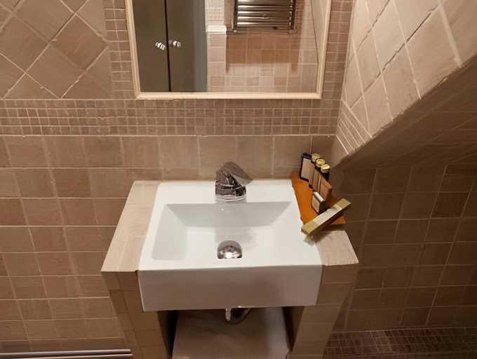 Bathroom 2, Red Lake Inn, Gheorgheni
