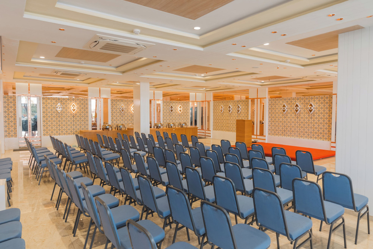 Business center 4, Hotel Rangoli - 10 min from Palsana Chowk, Navsari