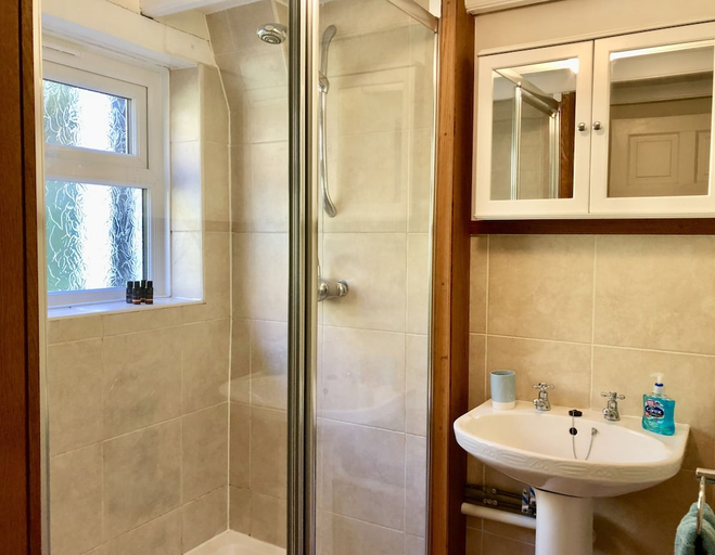 Bathroom 3, Tresowes Green Cottage, Cornwall