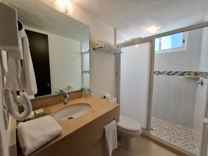Bathroom 4, Costa Club Punta Arena Puerto Vallarta, Puerto Vallarta