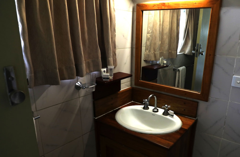 Bathroom 3, Huon Gulf Hotel & Apartments, Lae