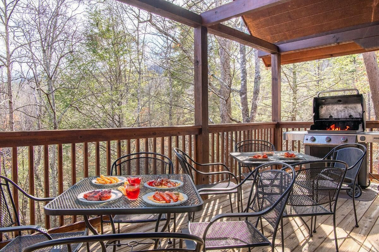 Outdoor dining, A Perfect Stay, Sevier