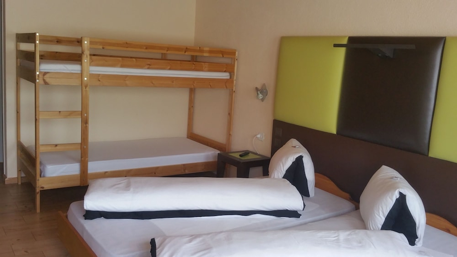 Bedroom 2, Hotel Minster, Schwyz