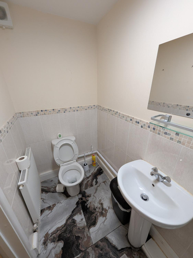 Bathroom 3, Kings Arms Guest House Ebbw Vale, Blaenau Gwent