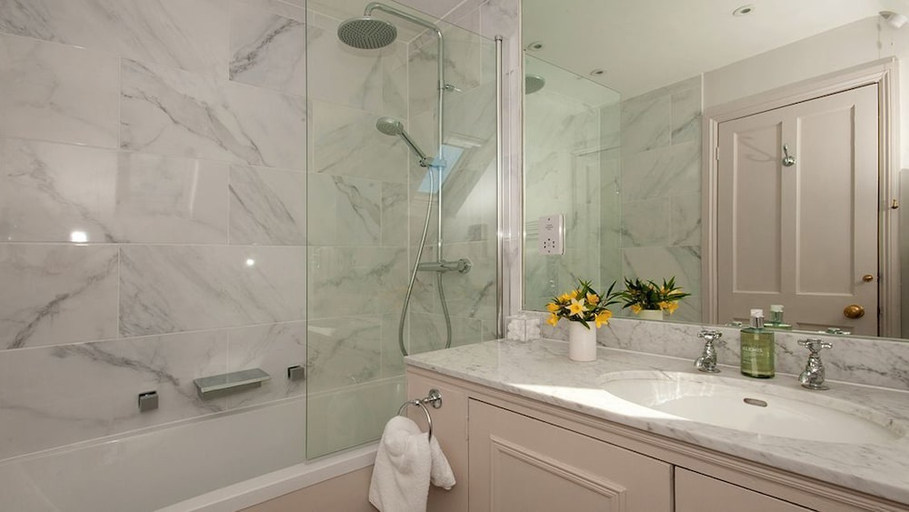 Bathroom 3, Bookers Cottage, Oxfordshire