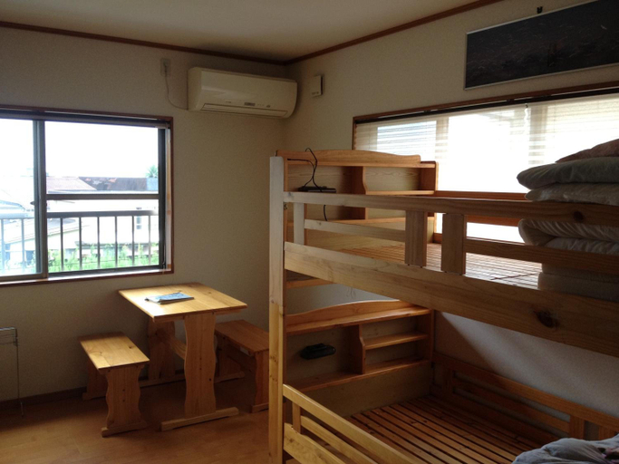 Bedroom 4, Beppu Yukemuri-no-oka Youth Hostel, Beppu