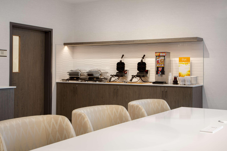 Food & Drinks 5, Quality Inn & Suites Prescott ON, Leeds and Grenville