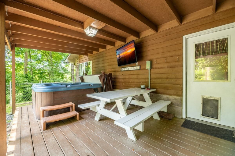 Terrace/patio 2, Carefree Hideaway, Sevier