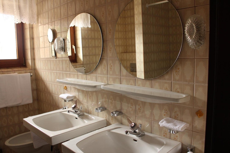 Bathroom 3, Muttererhof, Innsbruck Land