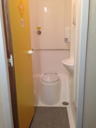 Bathroom 5, Metro Inns Falkirk, Falkirk