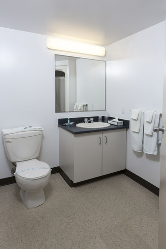 Bathroom, Residence & Conference Centre - Oshawa, Durham