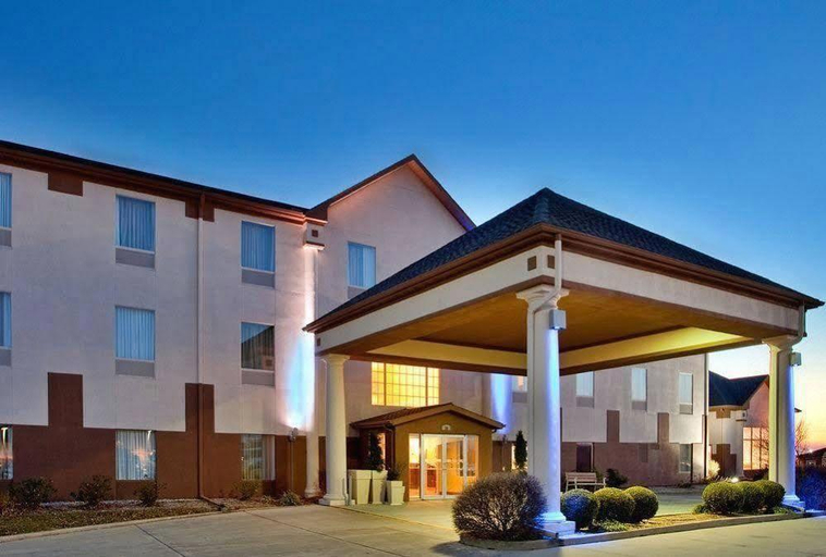 Exterior & Views 2, Seasons Inn & Suites Highland, Madison