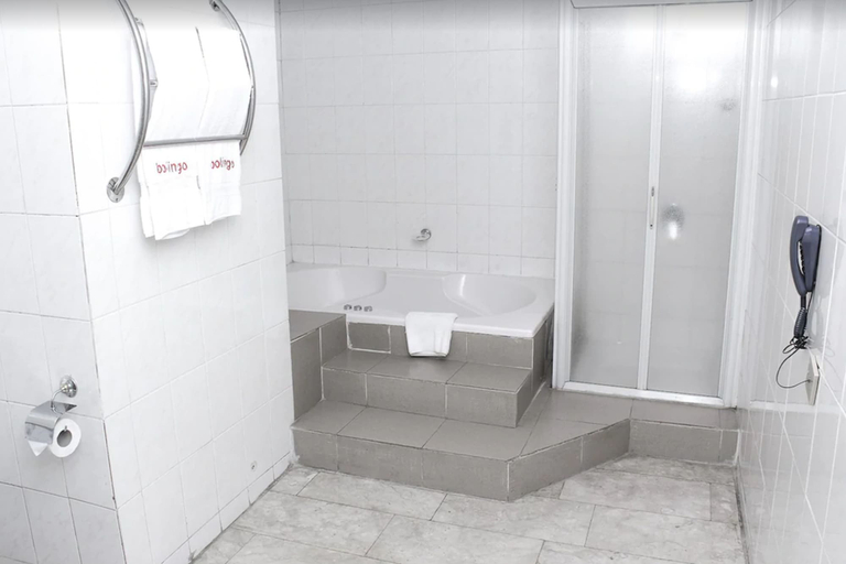Bathroom 5, Bolingo Hotel Towers, AbujaMun